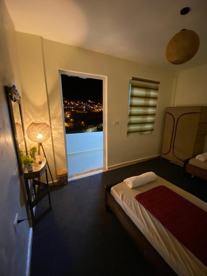 Hustle'S Look Bed & Breakfast Wadi Musa Exterior photo